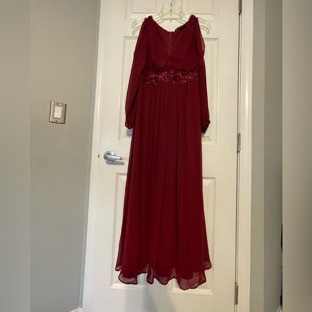 Red, long-sleeved bridesmaid dress